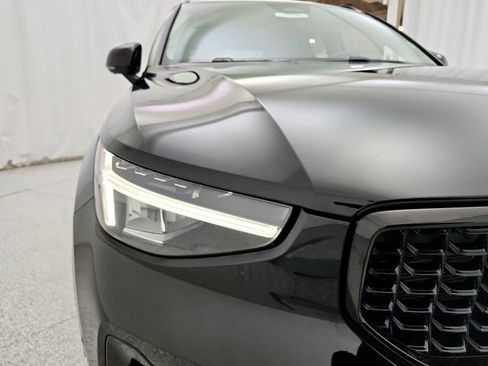 Certified 2025 Volvo XC40 B5 Plus AWD/4WD image 30