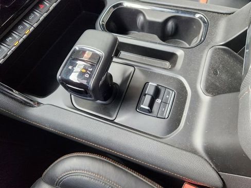 Used 2024 GMC Sierra 1500 AT4 w/ AT4 Preferred Package image 19