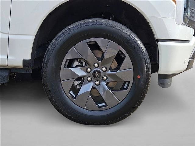 Used 2023 Ford F150 Lightning Lariat AWD/4WD image 22