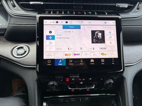 New 2025 Jeep Grand Cherokee L Limited w/ Luxury Tech Group II image 34