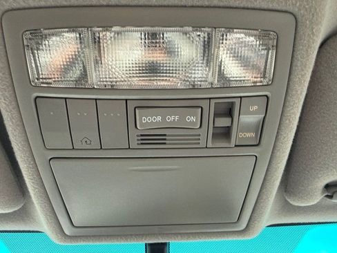 Used 2010 Toyota Camry XLE image 28