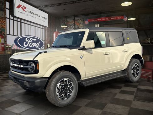 New 2025 Ford Bronco Outer Banks image 1