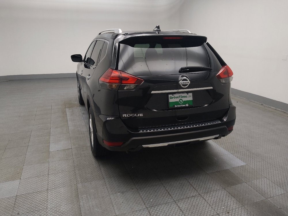 Used 2017 Nissan Rogue S w/ S Appearance Package FWD image 5