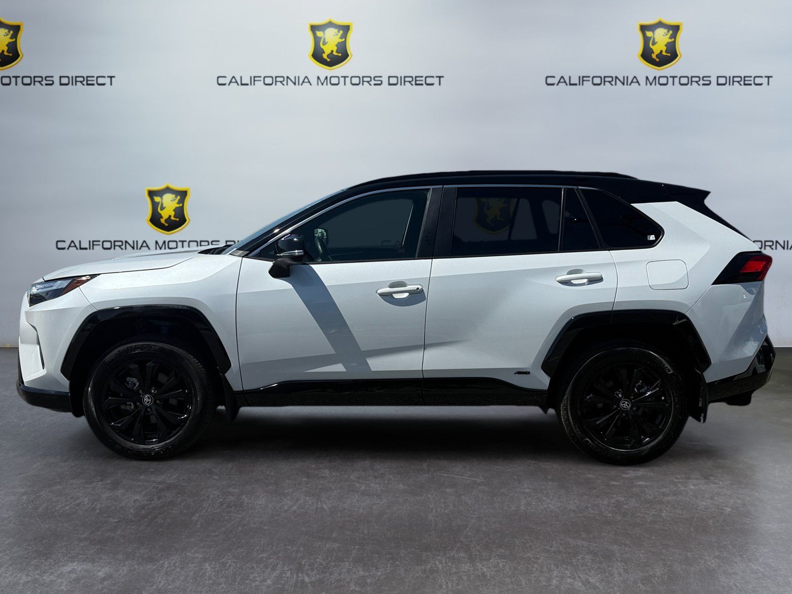 Used 2024 Toyota RAV4 XSE AWD/4WD image 2
