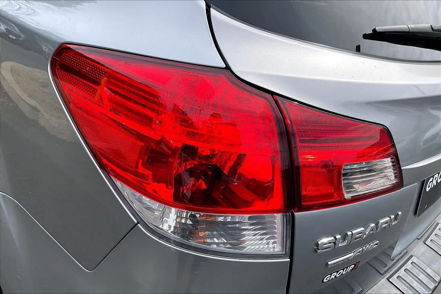 Used 2011 Subaru Outback 2.5i Premium w/ All-Weather Pkg AWD/4WD image 27