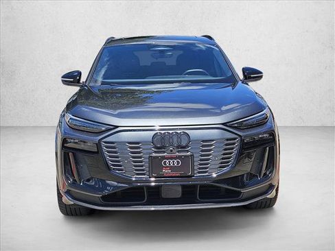 Certified 2025 Audi SQ6 e-tron Premium Plus w/ Premium Plus AWD/4WD image 2