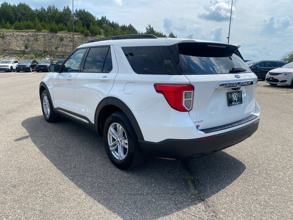 Used 2023 Ford Explorer XLT AWD/4WD image 9