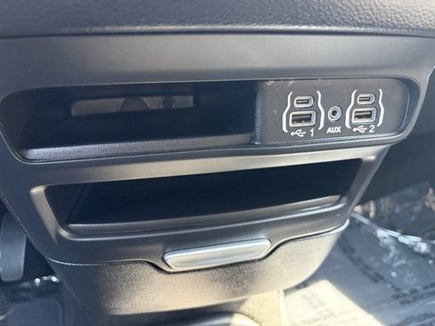 Used 2025 Chrysler Pacifica Select FWD image 37