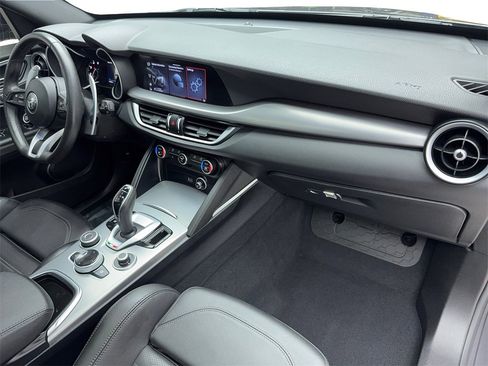 Used 2022 Alfa Romeo Stelvio Veloce image 45