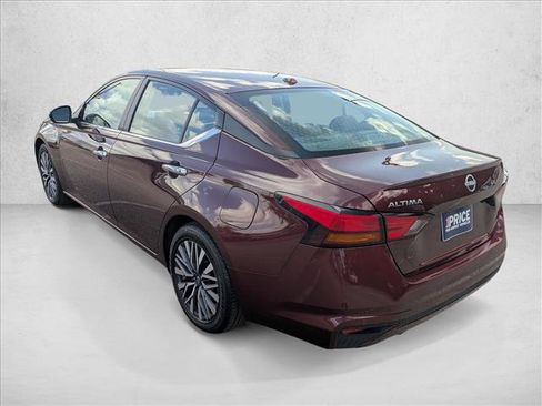 Used 2025 Nissan Altima 2.5 SV FWD image 7