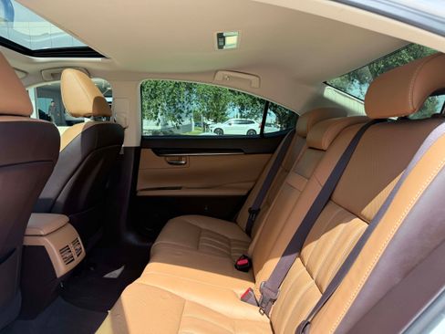 Used 2016 Lexus ES 350 w/ Luxury Package w/Wood Trim FWD image 15