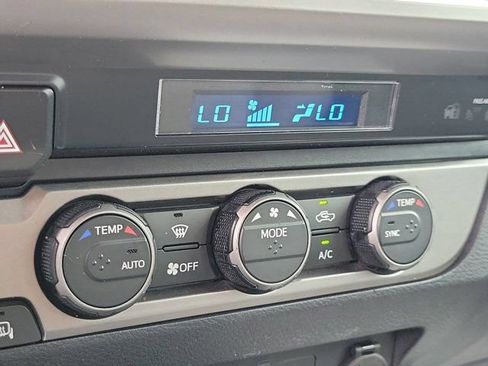 Used 2022 Toyota Tacoma SR5 RWD image 28