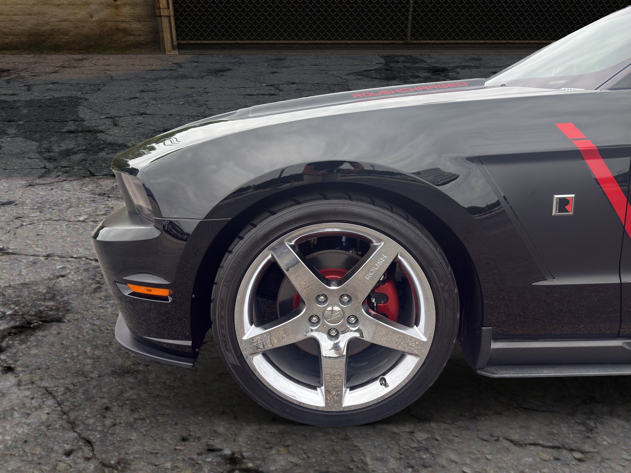 Used 2012 Ford Mustang GT Premium w/ HID Headlamps & Security Pkg RWD image 14