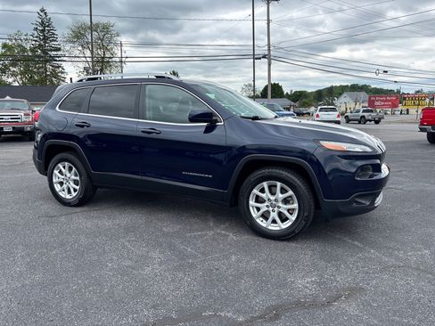 Used 2016 Jeep Cherokee Latitude w/ Comfort/Convenience Group AWD/4WD image 1