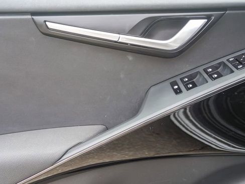 Used 2023 Kia Niro EX image 24