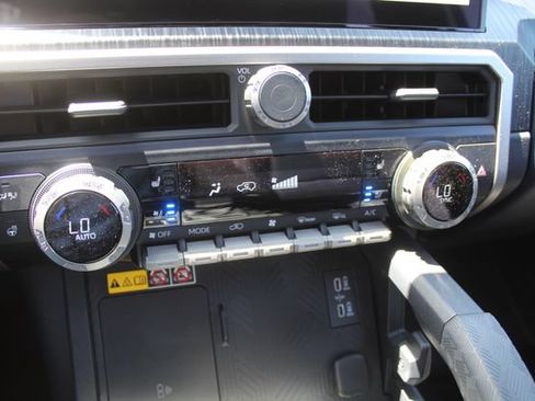 Used 2026 Toyota 4Runner Platinum AWD/4WD image 33
