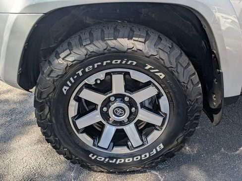 Used 2020 Toyota 4Runner TRD Off-Road Premium AWD/4WD image 18