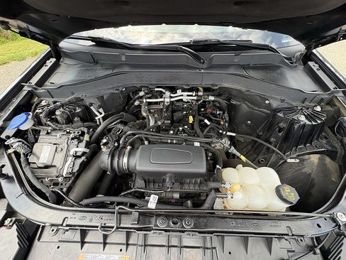 Used 2022 Ford Explorer XLT AWD/4WD image 13