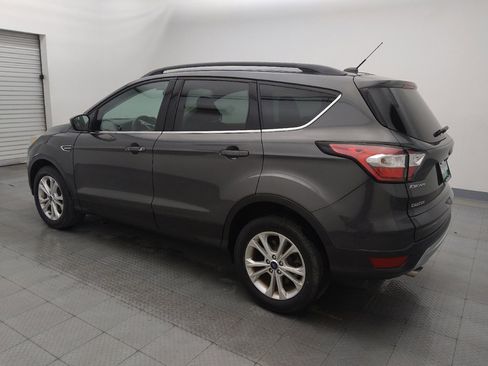 Used 2018 Ford Escape SE image 3