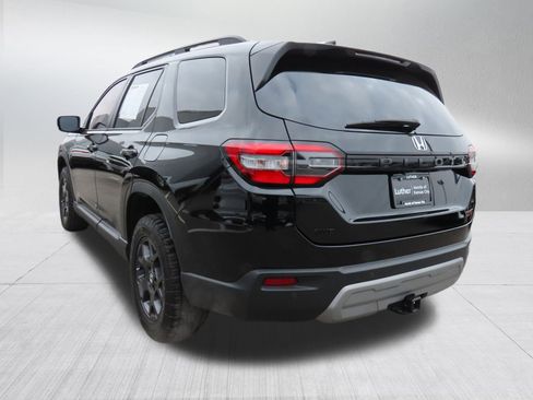 Used 2023 Honda Pilot TrailSport image 5