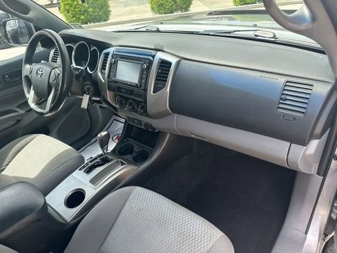 Used 2014 Toyota Tacoma PreRunner w/ SR5 Package image 34