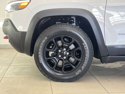Used 2021 Jeep Cherokee Trailhawk w/ Trailer Tow Group AWD/4WD image 11