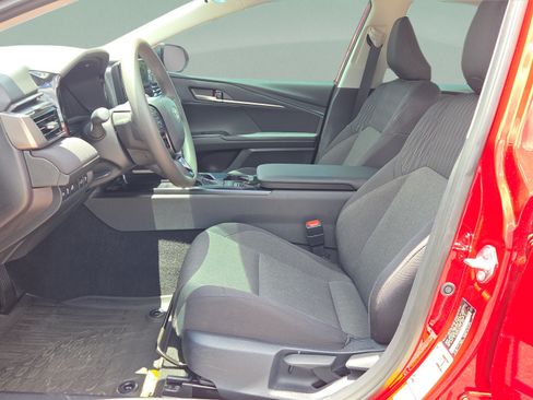 Used 2025 Toyota Camry LE FWD image 9