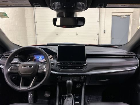 Used 2022 Jeep Compass Limited image 17