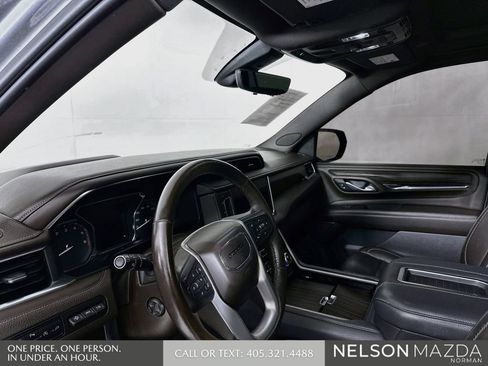 Used 2021 GMC Yukon Denali w/ Denali Premium Package AWD/4WD image 10