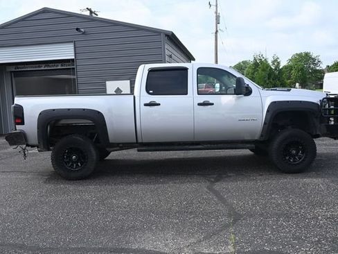 Used 2011 Chevrolet Silverado 2500 LT w/ Interior Plus Package AWD/4WD image 4