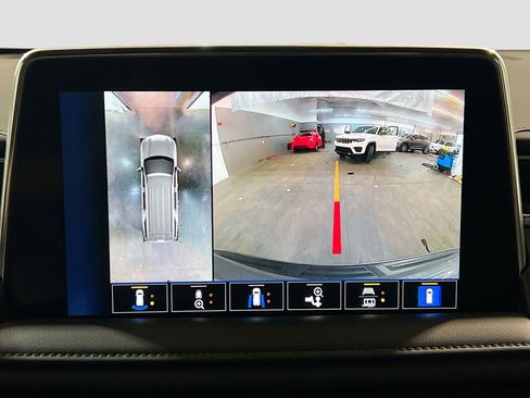 Used 2022 Chevrolet Tahoe Z71 w/ Luxury Package image 10