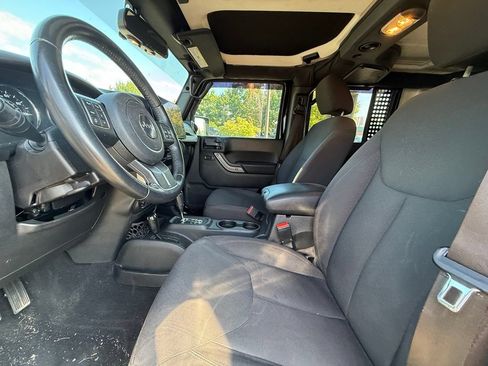 Used 2018 Jeep Wrangler Unlimited Sport S AWD/4WD image 9