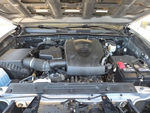 Used 2020 Toyota Tacoma TRD Sport AWD/4WD image 74