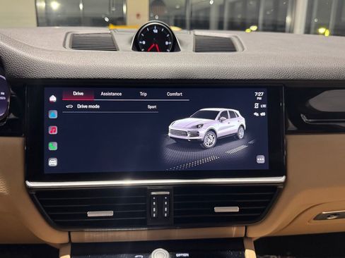 Used 2023 Porsche Cayenne image 43