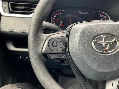 Used 2025 Toyota RAV4 XLE FWD image 13