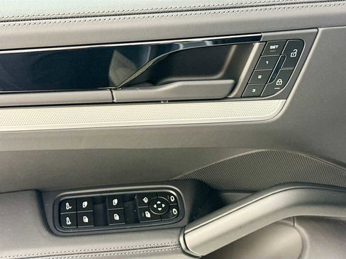 New 2025 Porsche Cayenne Coupe image 11