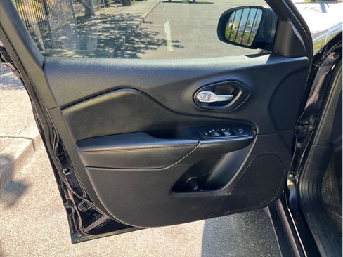 Used 2020 Jeep Cherokee Trailhawk w/ Cold Weather Group image 7