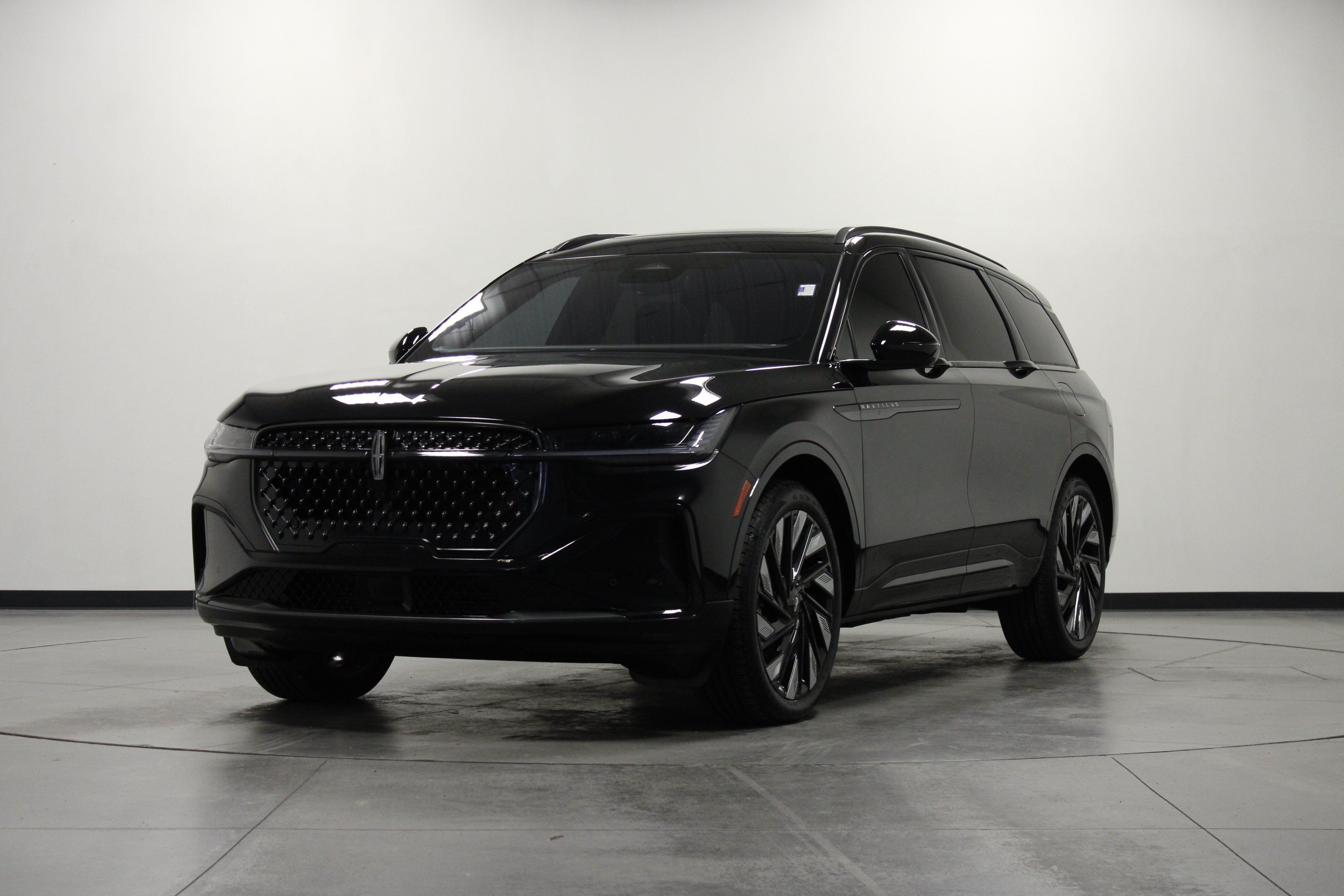 Used 2025 Lincoln Nautilus Reserve w/ Jet Appearance Package AWD/4WD image 8