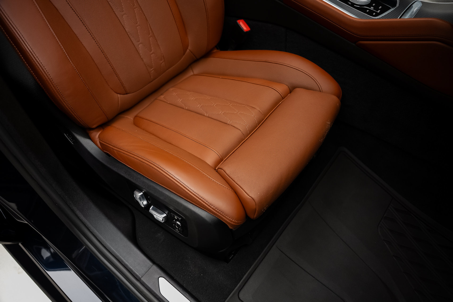 Used 2023 BMW X6 xDrive40i w/ M Sport Package AWD/4WD image 64