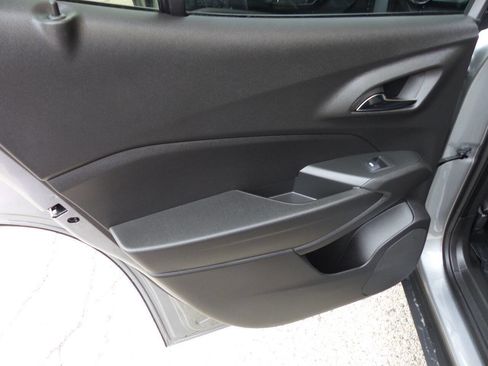 Used 2025 Chevrolet Trax ACTIV w/ Sunroof Package FWD image 28