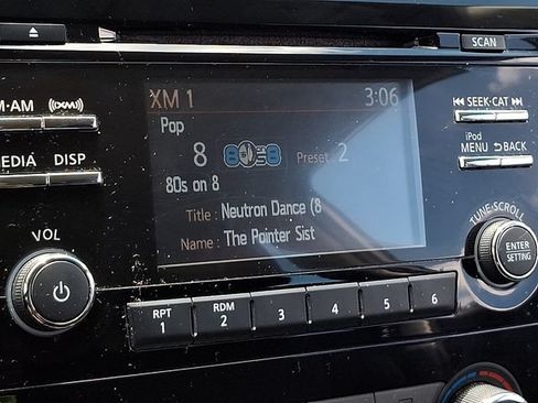 Used 2017 Nissan Rogue S AWD/4WD image 16