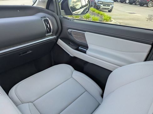 Used 2025 Ford Expedition Max Platinum w/ Platinum Ultimate Package AWD/4WD image 22