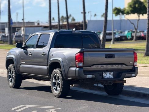 Used 2017 Toyota Tacoma SR AWD/4WD image 3