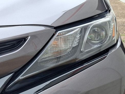 Used 2022 Toyota Camry SE w/ Carpet Mat Package (TMS) FWD image 9