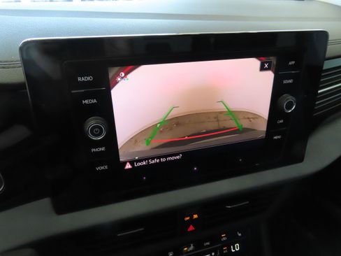 New 2025 Volkswagen Jetta SE FWD image 18
