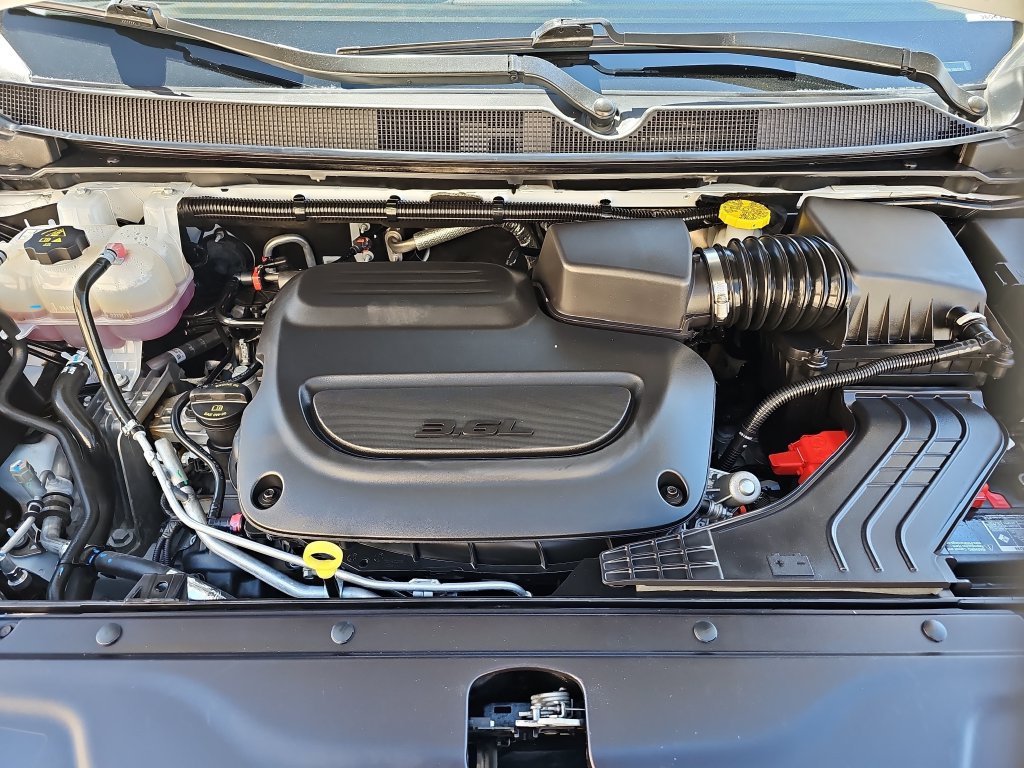 Used 2024 Chrysler Pacifica Touring-L FWD image 22