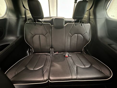 Used 2026 Chrysler Pacifica Limited w/ S Appearance Package FWD image 20