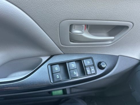 Used 2019 Toyota Sienna L FWD image 8
