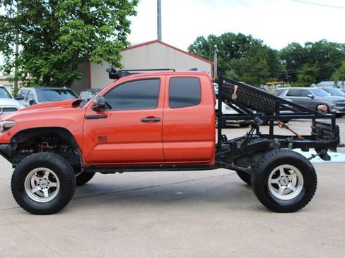 Used 2016 Toyota Tacoma TRD Off-Road w/ Premium & Technology Package AWD/4WD image 6