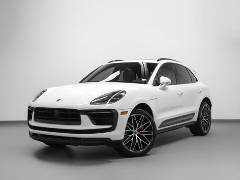 Certified 2024 Porsche Macan S AWD/4WD image 1